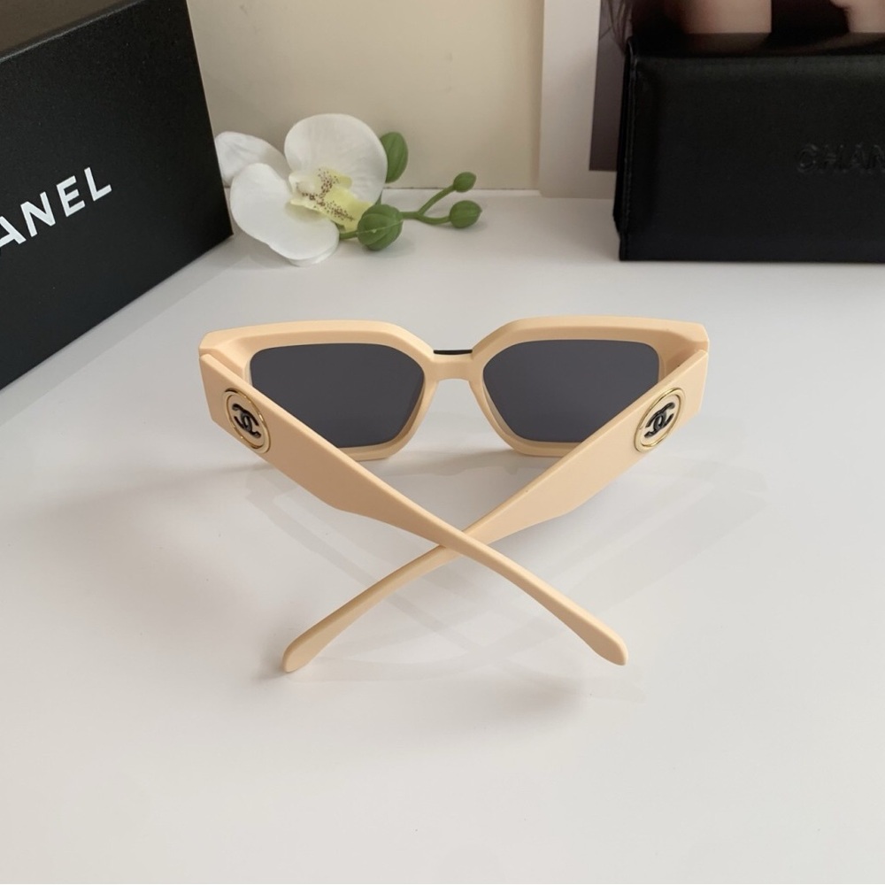 Chanel Cream and Black Women's Sunglasses - Picture 7 of 8